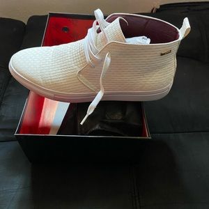 New Tayno white high top 10.5